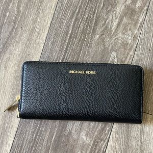 Michael Kors Continental Wristlet Wallet - Black